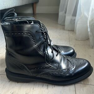 Dr. Martens Delphine